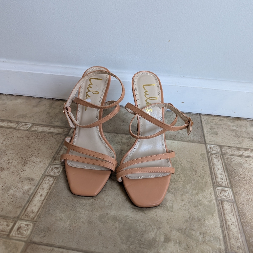 Lulu's strappy brown nude Heels size 6